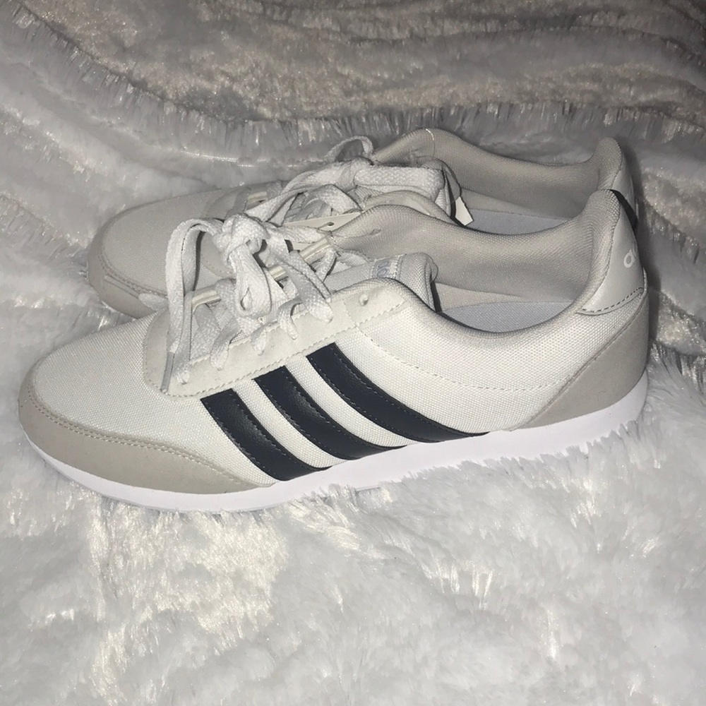 Adidas V Racer 2.0 women’s shoes size 7.5 & 9.5 - Picture 2 of 6